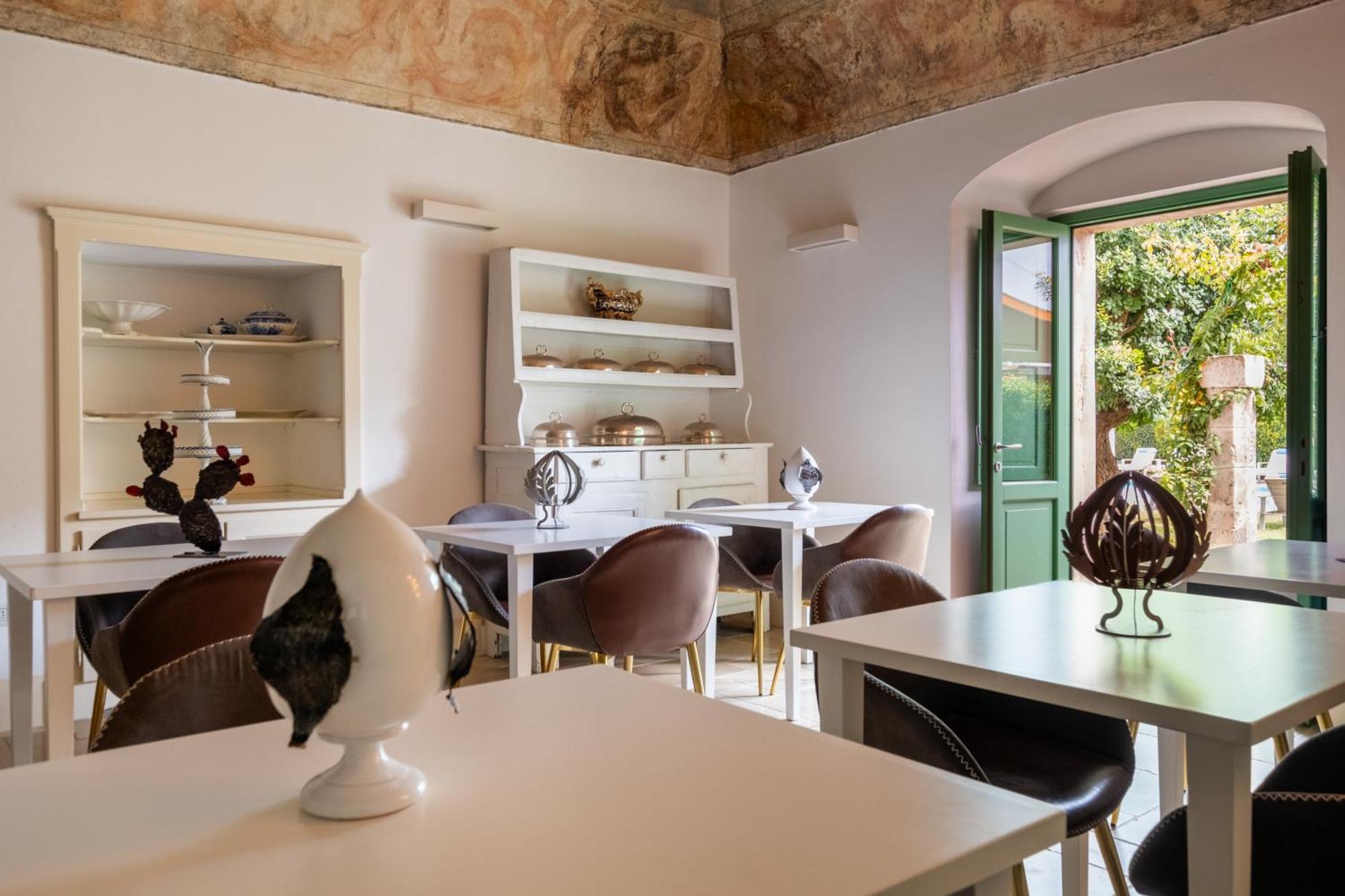 Dimora Del Vescovo Art Boutique Hotel Minervino di Lecce Bagian luar foto